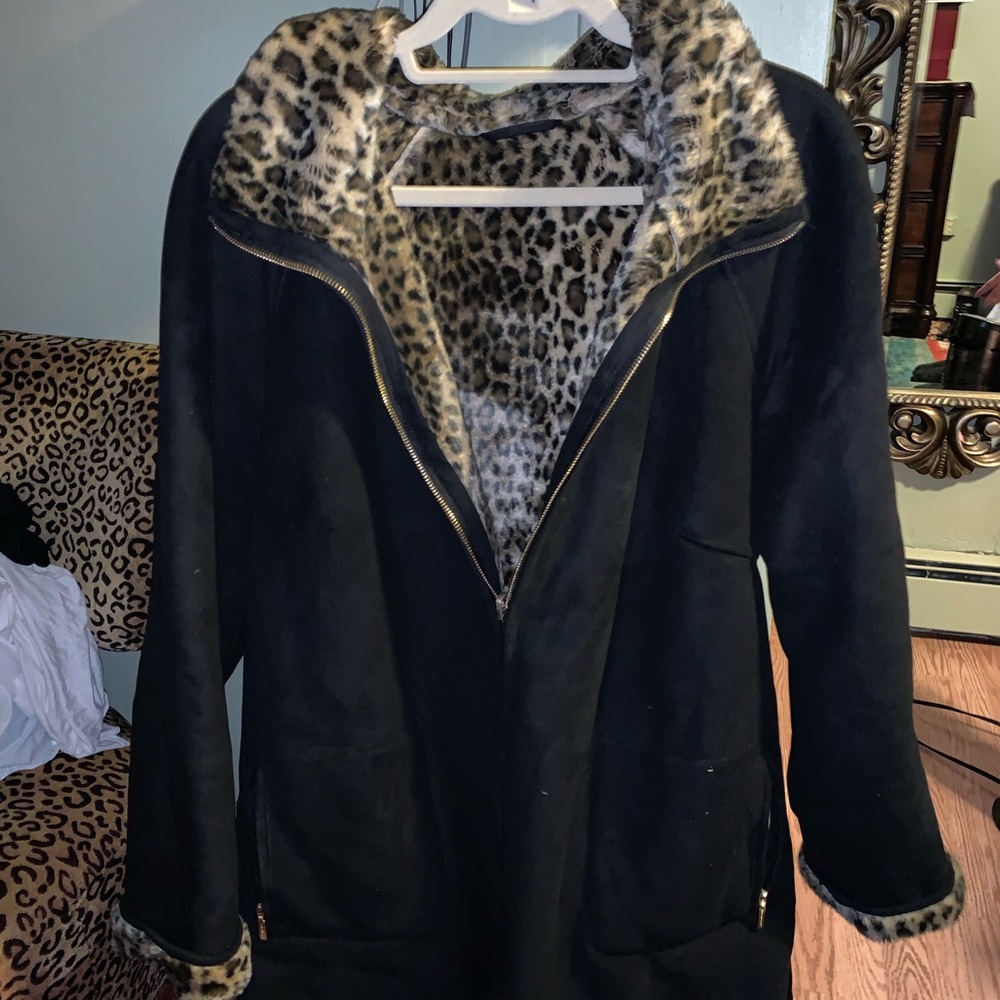 Women’s faux fur leopard coat.